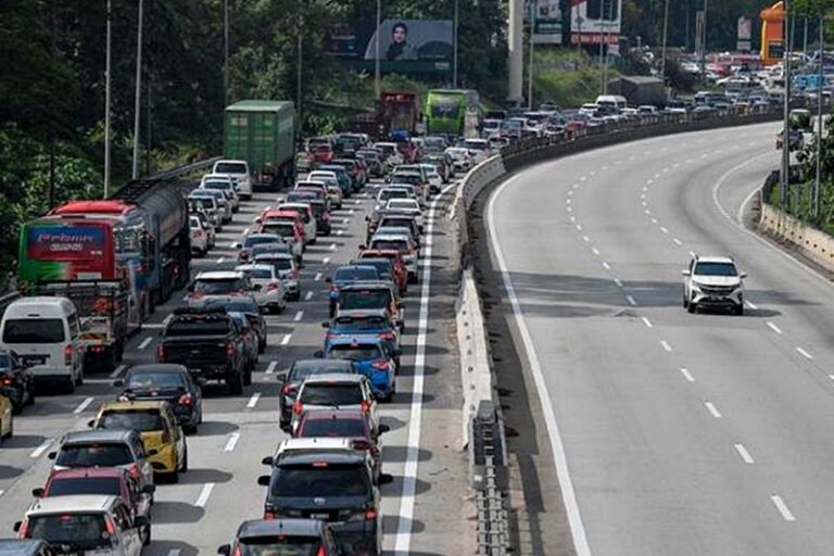 Jalan Raya Sesak Balik Kampung Tip