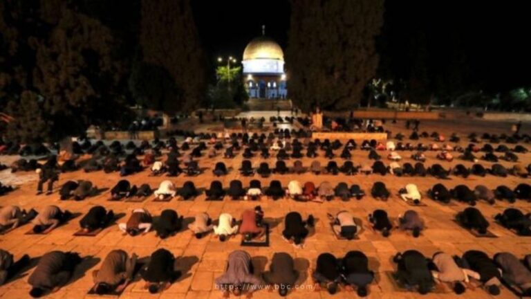 Solat Subuh Besar-Besaran Sekat Pencerobohan al-Aqsa | IKRAM