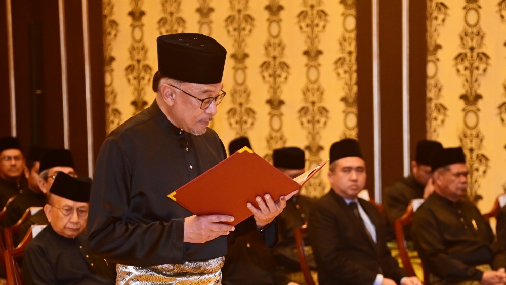 Anwar Ibrahim Angkat Sumpah Perdana Menteri Ke-10 | IKRAM