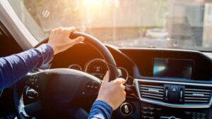 Lesen Kereta Manual atau Auto? Timbang 3 Aspek Ini | IKRAM