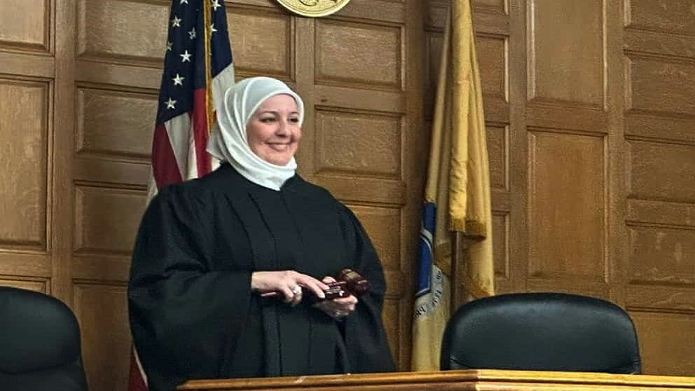 Nadia Kahf Hakim Bertudung Pertama di New Jersey | IKRAM