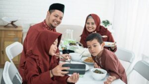 Perbezaan Sambut Raya: Antara Teknologi dan Tradisi | IKRAM