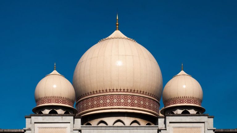 SIS Forum: Perkasa Martabat Syariah dalam Perundangan | IKRAM