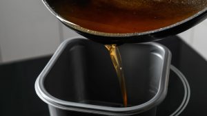 Minyak Masak Terpakai: 3 Langkah Mudah Mengurusnya | IKRAM