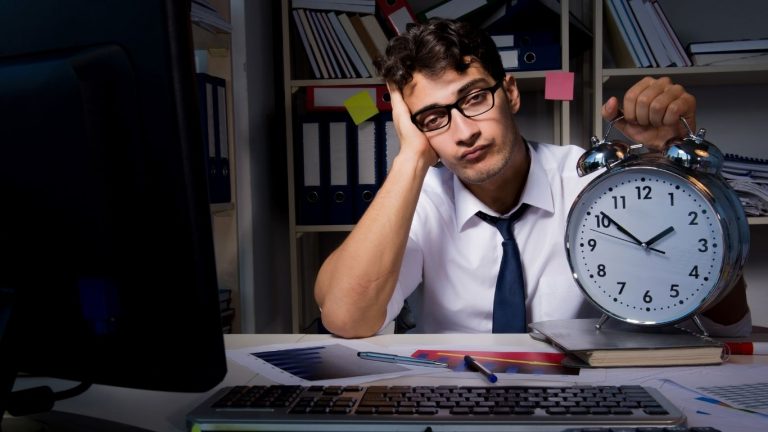 Kerja dan Ibadah Semasa Ramadan: 7 Cara Imbanginya | IKRAM