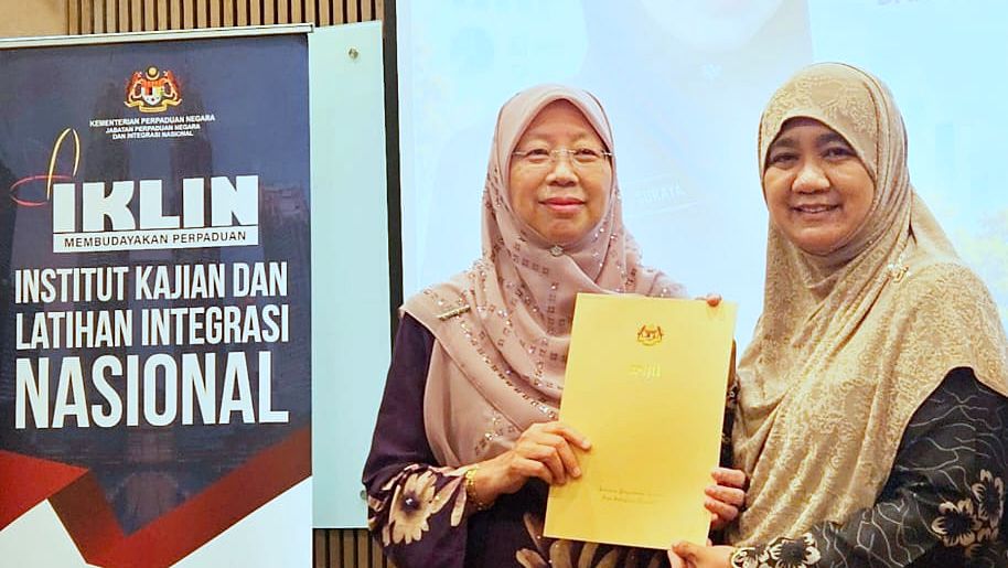 Memasyarakatkan Perlembagaan: