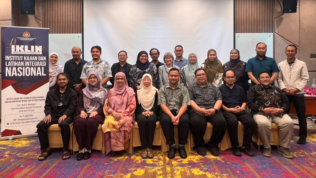 Memasyarakatkan Perlembagaan: